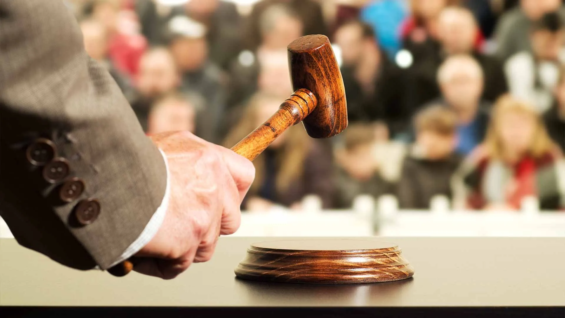 Estate Sale Auction Tips: How to Uncover Hidden Treasures