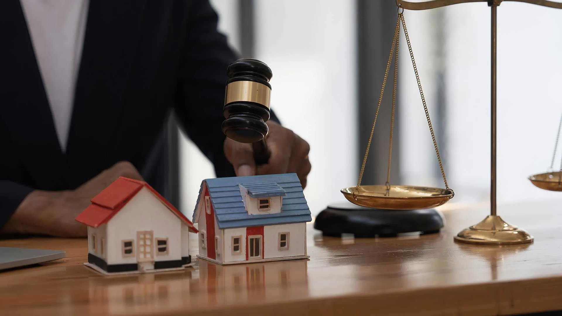 Foreclosure Home Auctions: Pros and Cons for Buyers